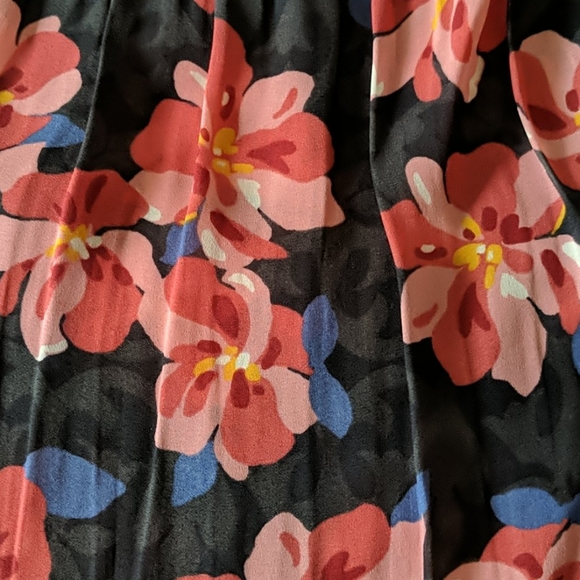 Loft Medium Women's Blouse - Picture 3 of 6